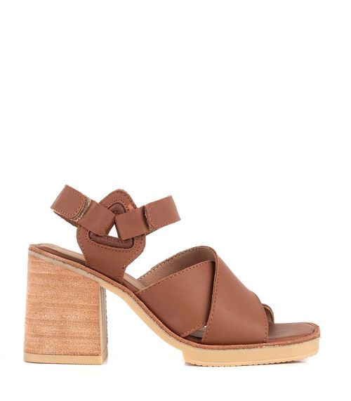 Sandalias de cuero con taco ancho y pulsera al tobillo