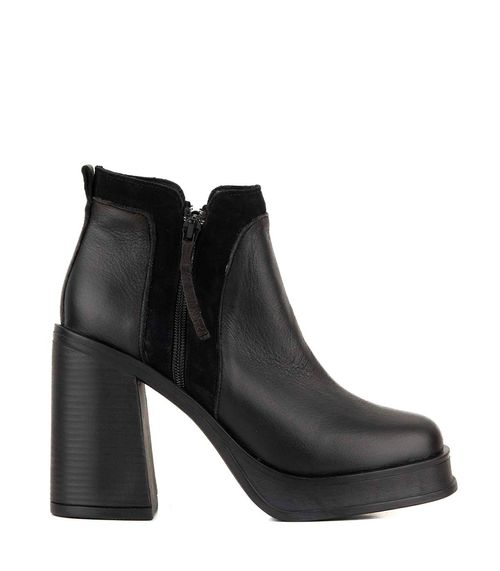Botas cortas de cuero en negro con plataforma