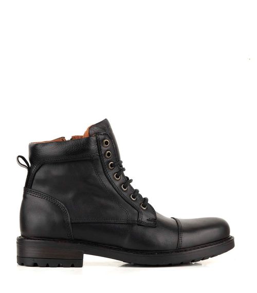 Borcegos con recortes de cuero negro