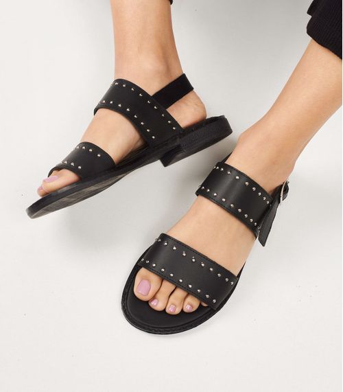 Sandalias bajas de cuero con tachas