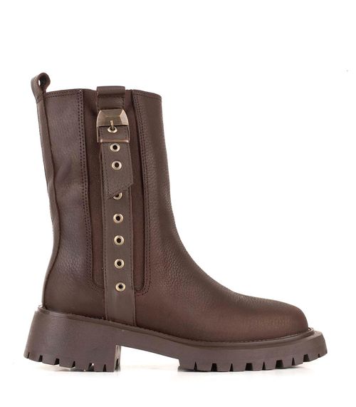 Bota corta de cuero con hebilla y cierre lateral