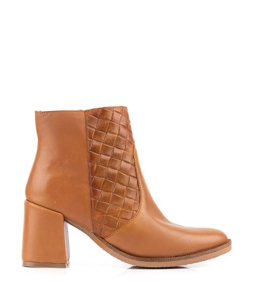 Botas cortas de cuero con taco ancho y detalle texturado