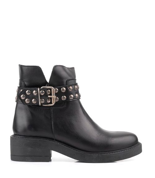 Botas cortas de cuero con detalle de tachas