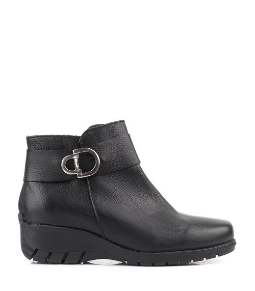 Botas cortas de cuero con hebilla decorativa